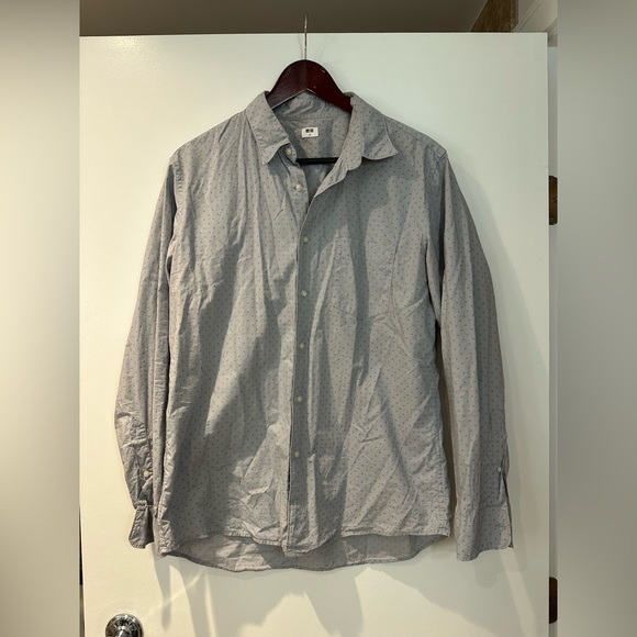 Uniqlo Other - Uniqlo grey and blue pattern button up shirt size M